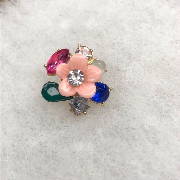 Flower and gem earrings on gold tone backing - Picture 5 of 8